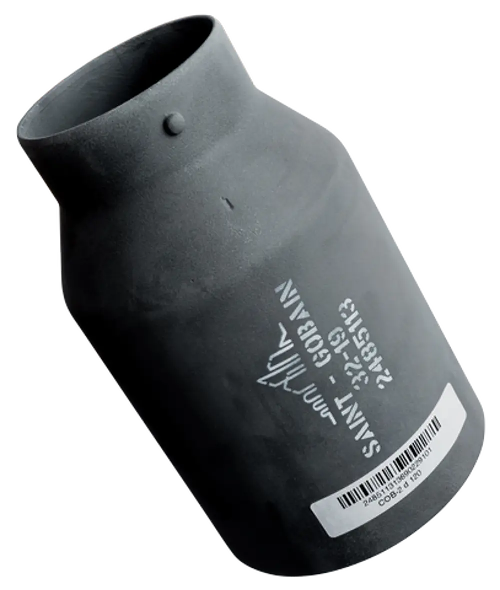 Keramik-Flammrohr in dunkler Farbe mit glattem Finish, mit Markierung "Wolf" und einem Barcode auf der Oberfläche. Keine spezifischen Maße oder Produktdetails erkennbar.
